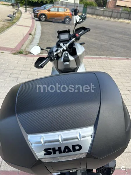 Honda ADV 350 – Vista 7