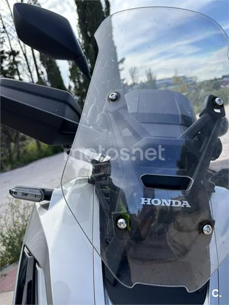 Honda ADV 350 – Vista 10