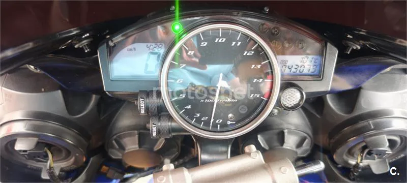Yamaha R1 – Vista 7