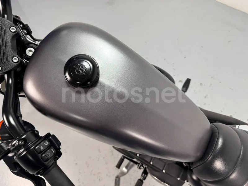 Harley-Davidson Sportster 883 - Vista 11