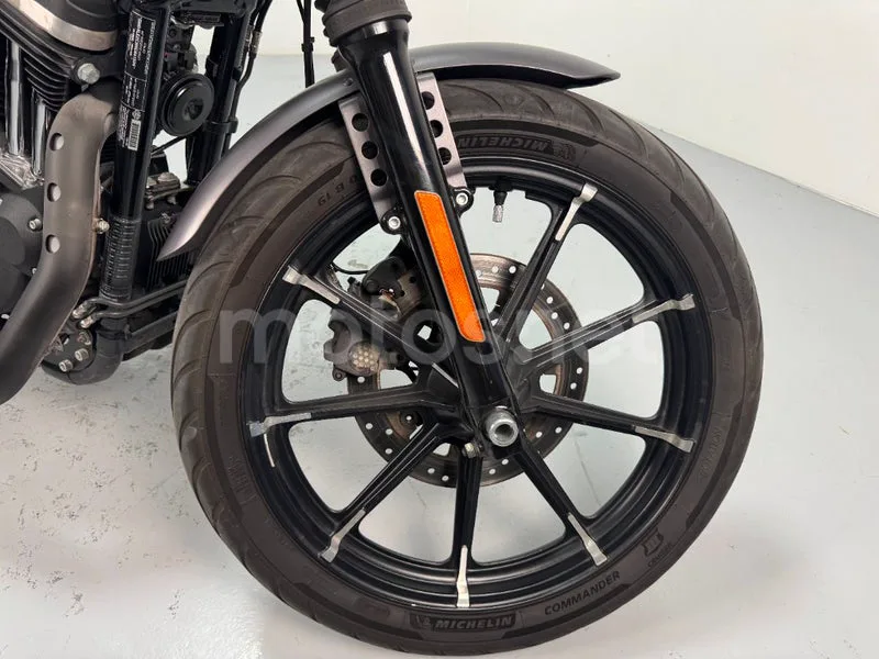 Harley-Davidson Sportster 883 - Vista 13