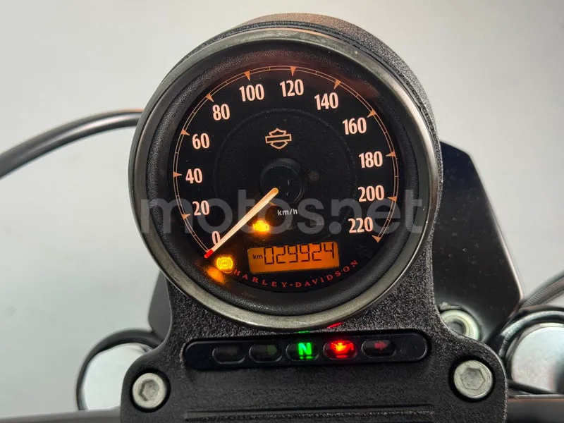 Harley-Davidson Sportster 883 - Vista 17