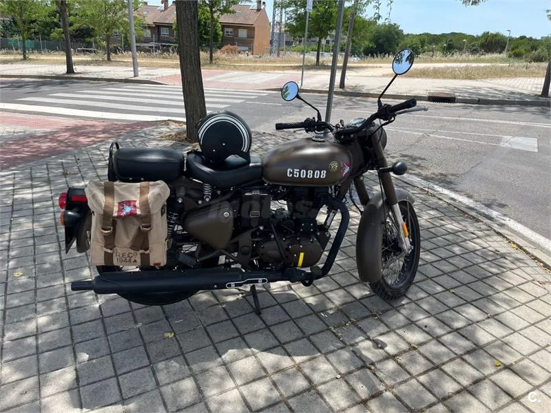 Royal Enfield Classic – Vista 3