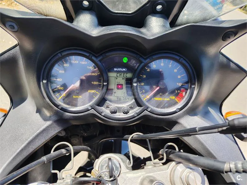 Suzuki V-Strom 650 – Vista 6