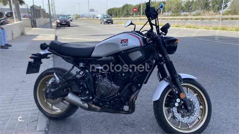 Yamaha XSR 700 – Vista 2