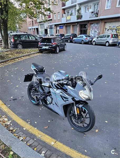 CFMOTO 300SR – Vista 2