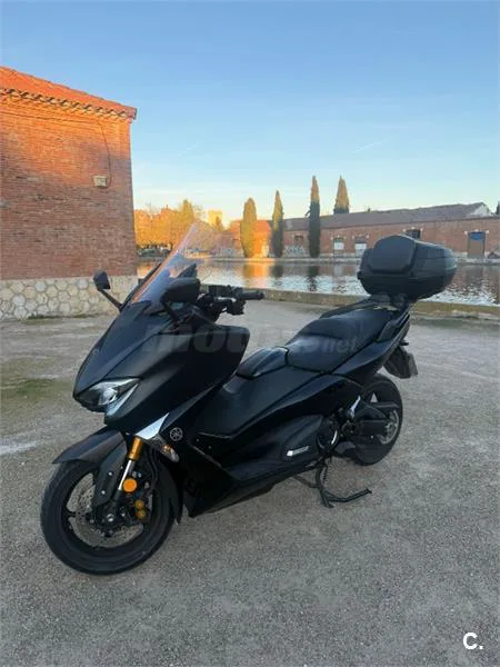 Yamaha TMAX – Vista 5
