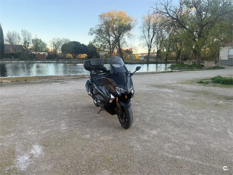Yamaha TMAX – Vista 7