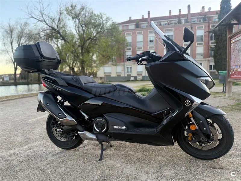 Yamaha TMAX – Vista 8