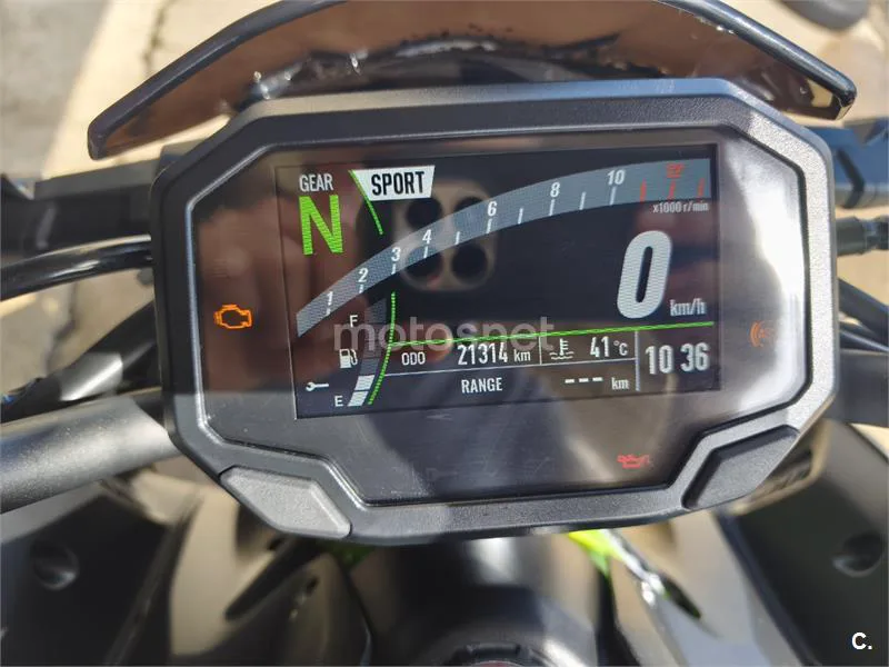 Kawasaki Z900 – Vista 8