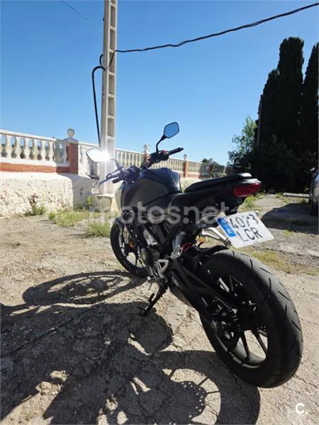 Honda CB 125 R – Vista 4