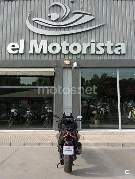 Kymco AK 550 – Vista 4