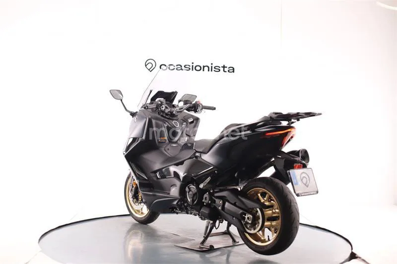 Yamaha TMAX – Vista 3