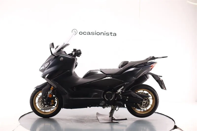 Yamaha TMAX – Vista 4