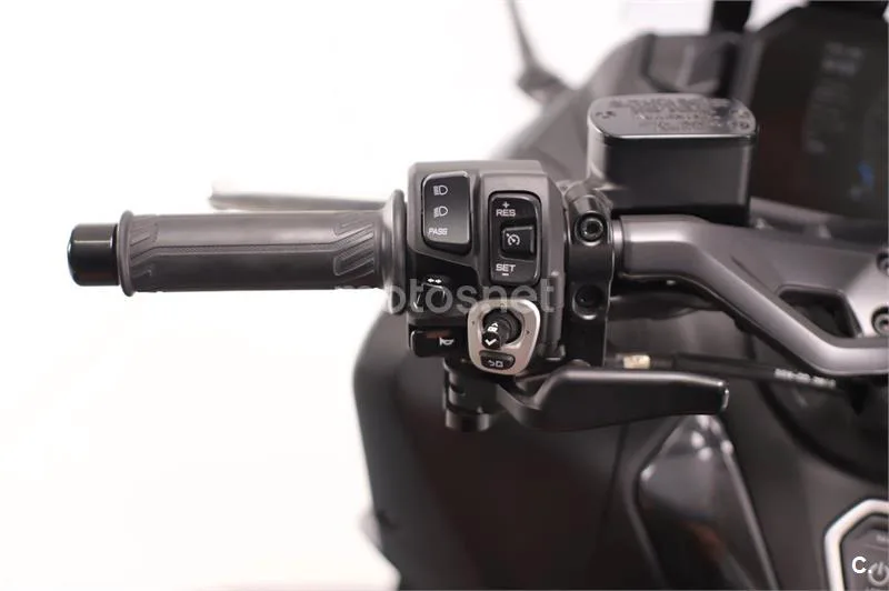 Yamaha TMAX – Vista 7