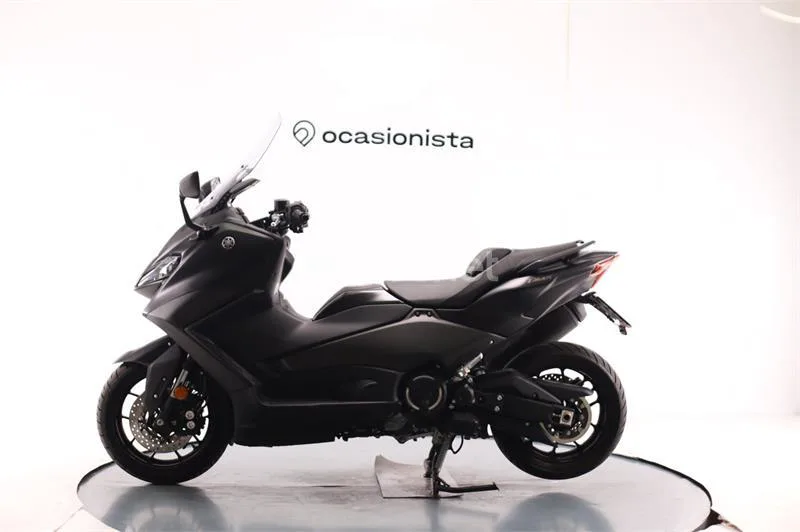 Yamaha TMAX – Vista 4