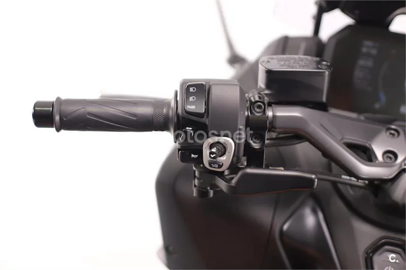 Yamaha TMAX – Vista 6