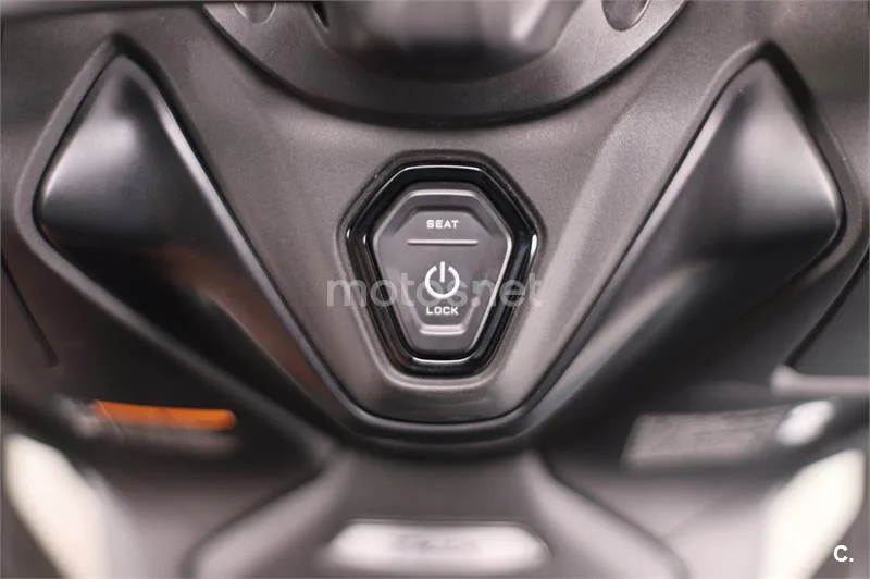 Yamaha TMAX – Vista 7