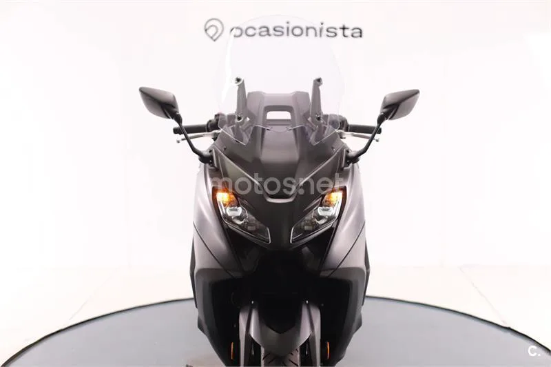 Yamaha TMAX – Vista 9