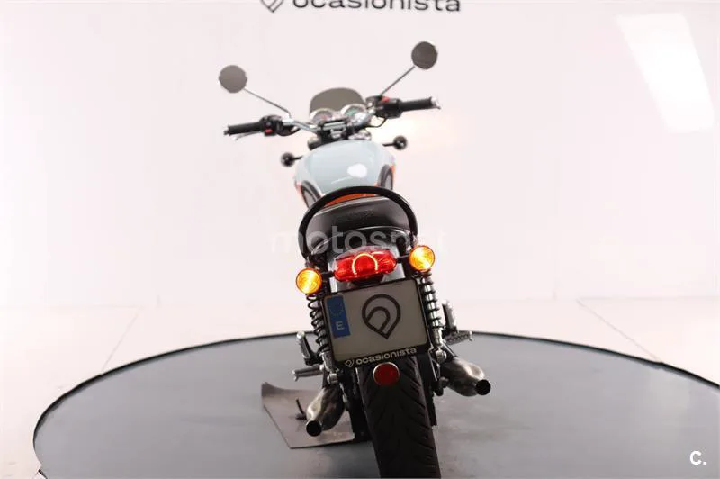Triumph Bonneville T100 – Vista 9