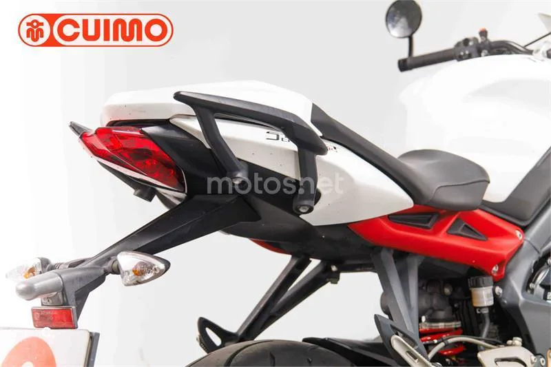 Triumph Street Triple – Vista 16
