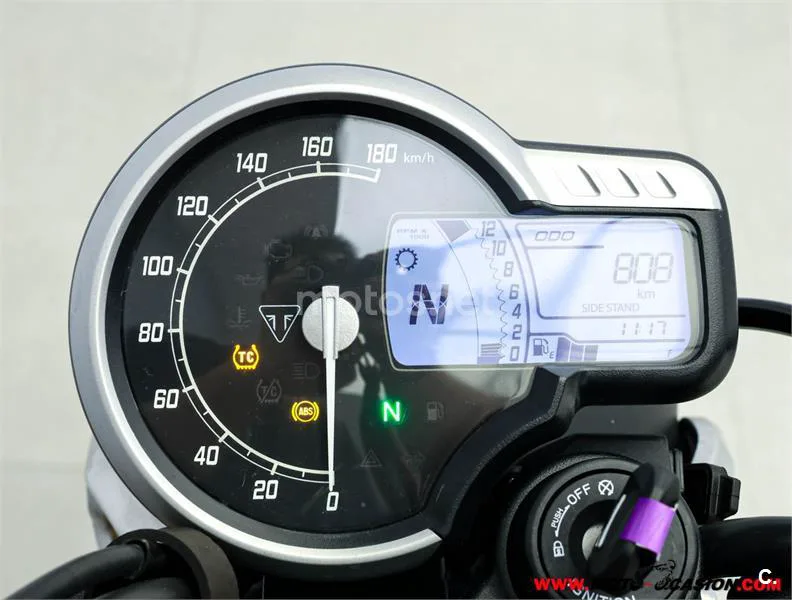 Triumph Speed 400 – Vista 6