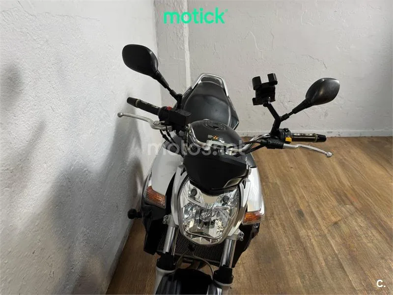 Suzuki GSR 600 – Vista 11