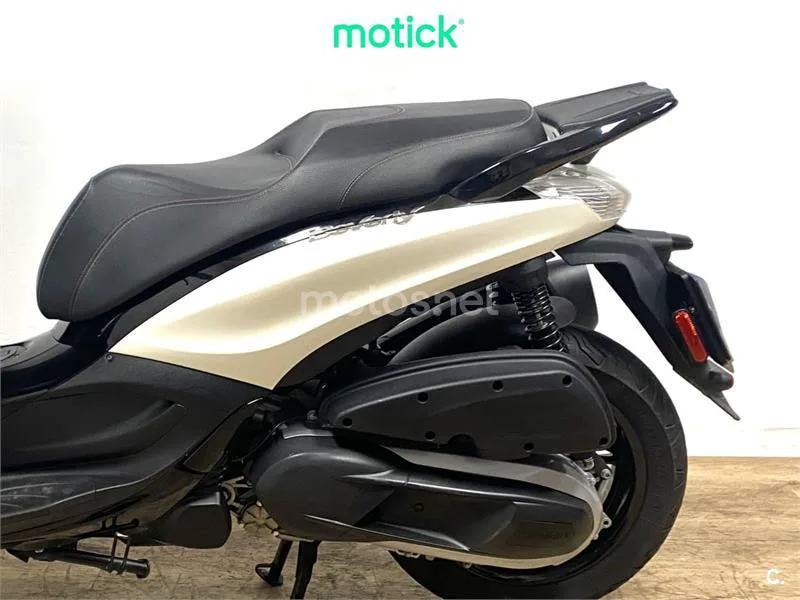 Piaggio Beverly – Vista 7