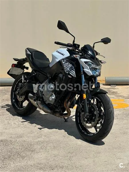 Kawasaki Z650 – Vista 8