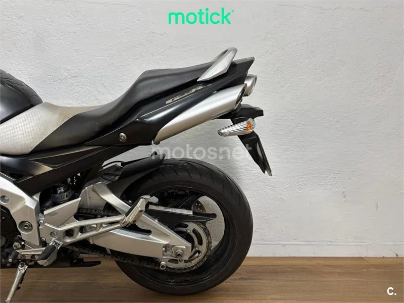 Suzuki GSR 600 – Vista 9