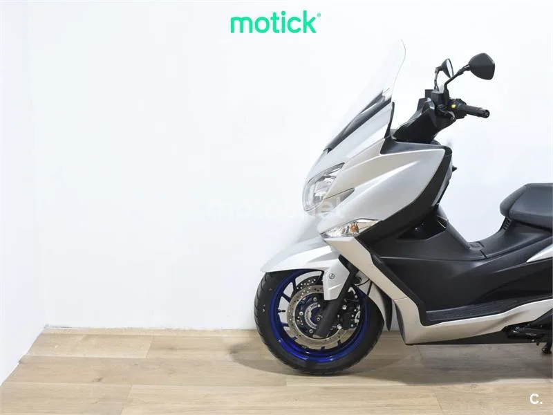 Suzuki Burgman 400 – Vista 3