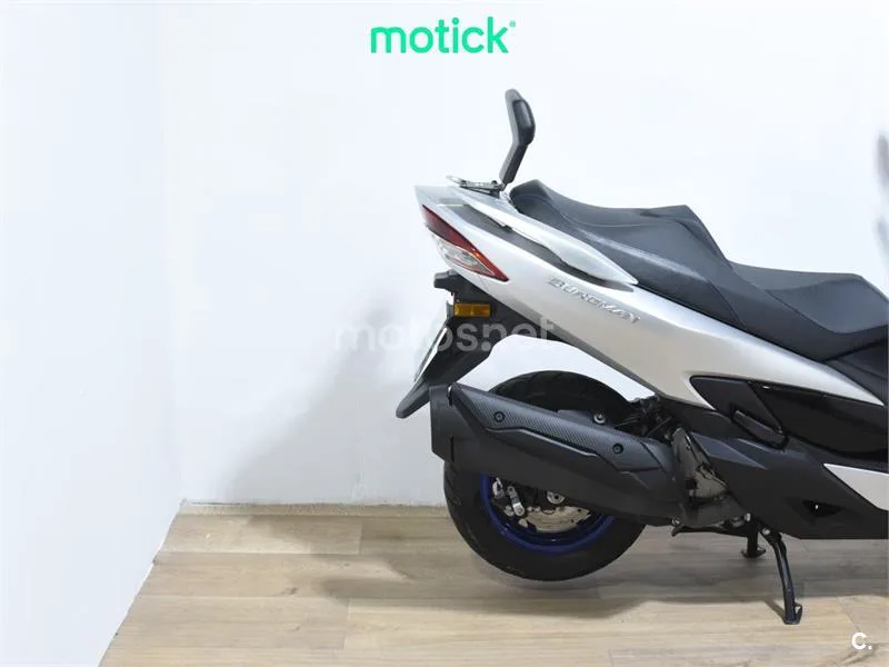 Suzuki Burgman 400 – Vista 8