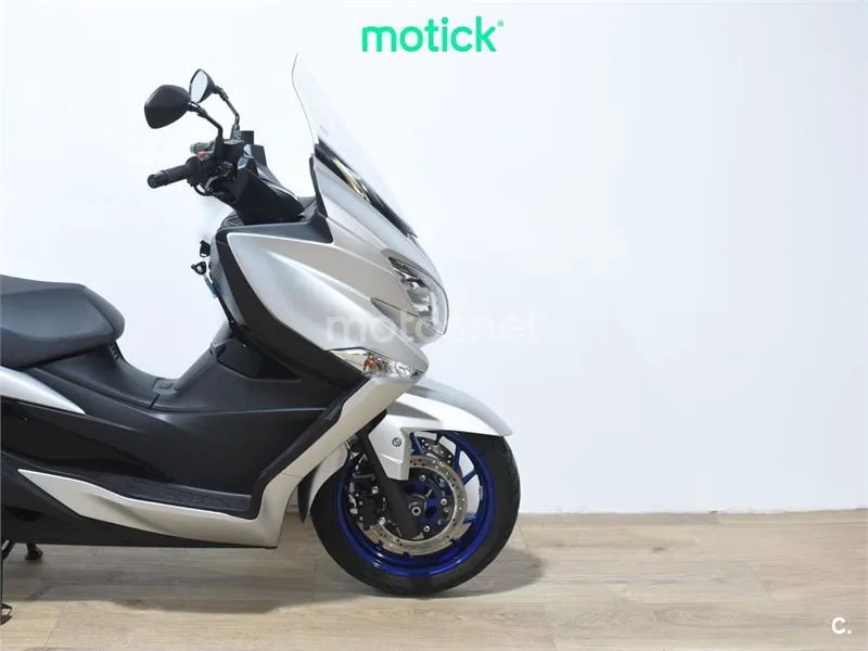 Suzuki Burgman 400 – Vista 9