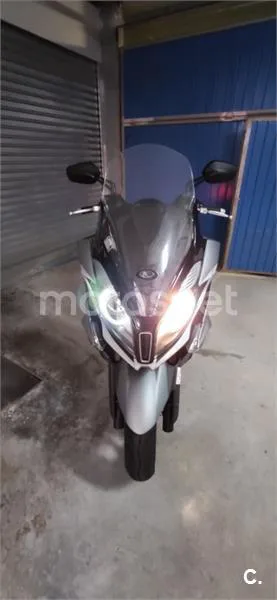 Kymco Super Dink 350 – Vista 3
