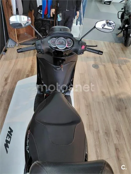 Piaggio Beverly 300 – Vista 8