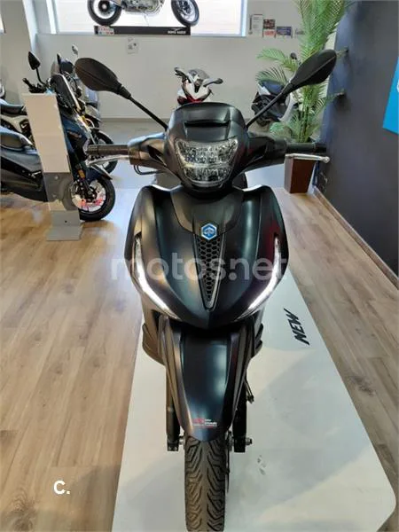 Piaggio Beverly – Vista 4
