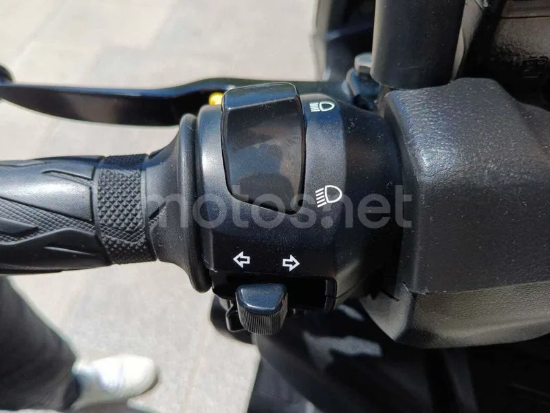 Suzuki Burgman 400 – Vista 16