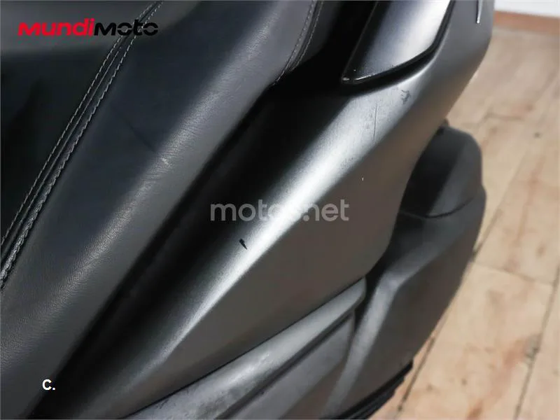 Yamaha XMAX 300 – Vista 15