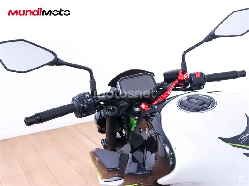 Kawasaki Z900 – Vista 11