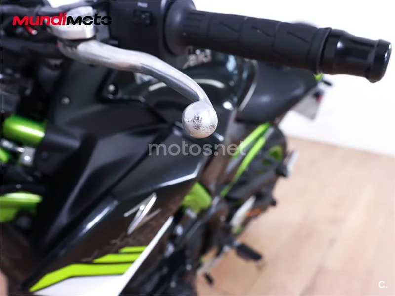 Kawasaki Z900 – Vista 15
