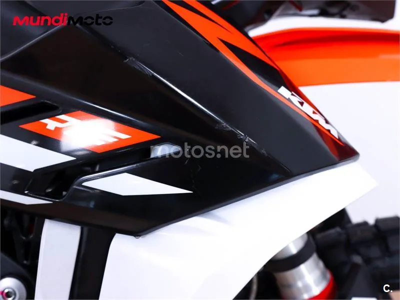 KTM 890 – Vista 13