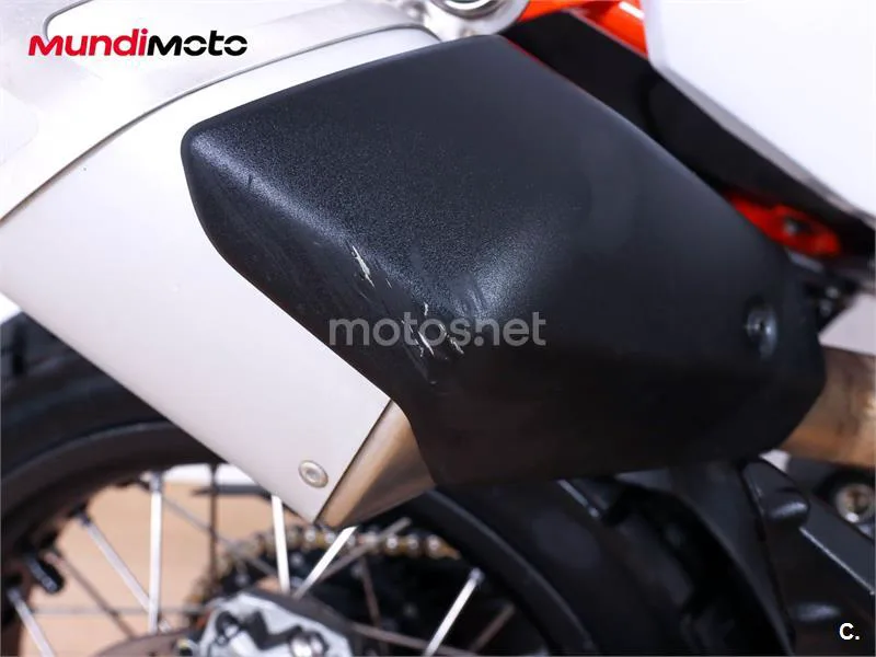 KTM 890 – Vista 14