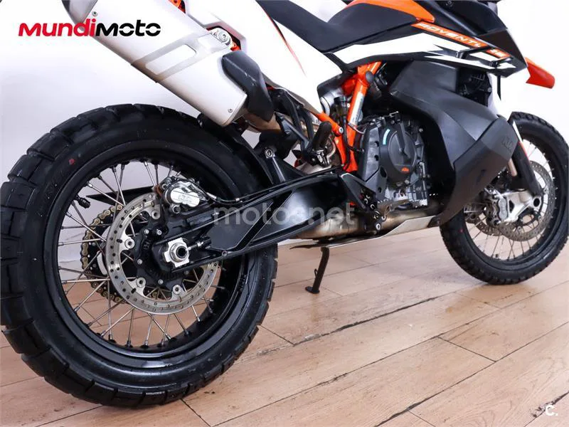KTM 890 – Vista 4