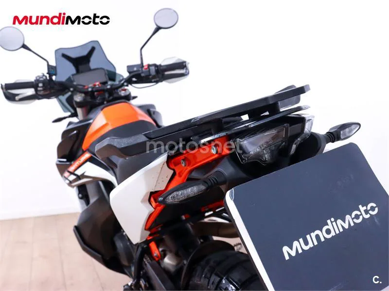 KTM 890 – Vista 9