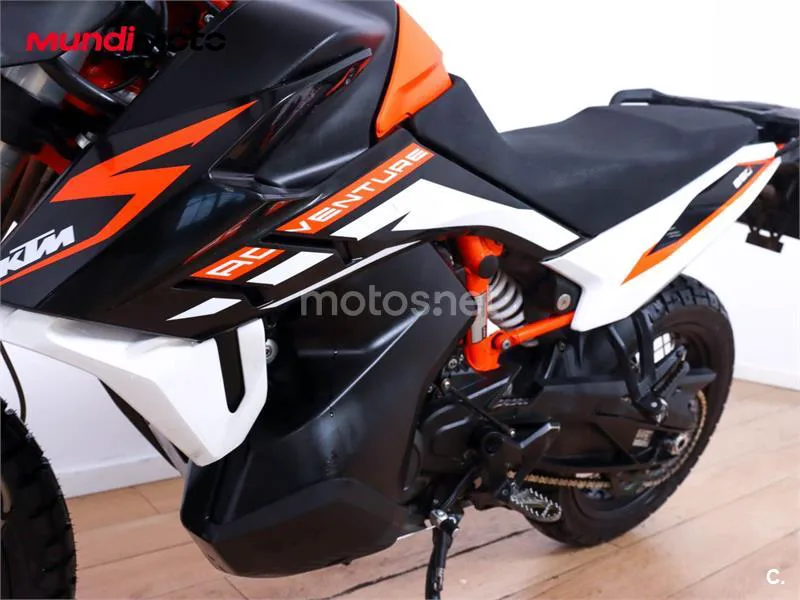 KTM 890 – Vista 10
