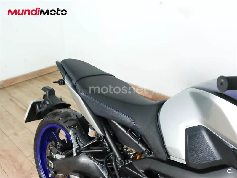 Yamaha MT-09 – Vista 22