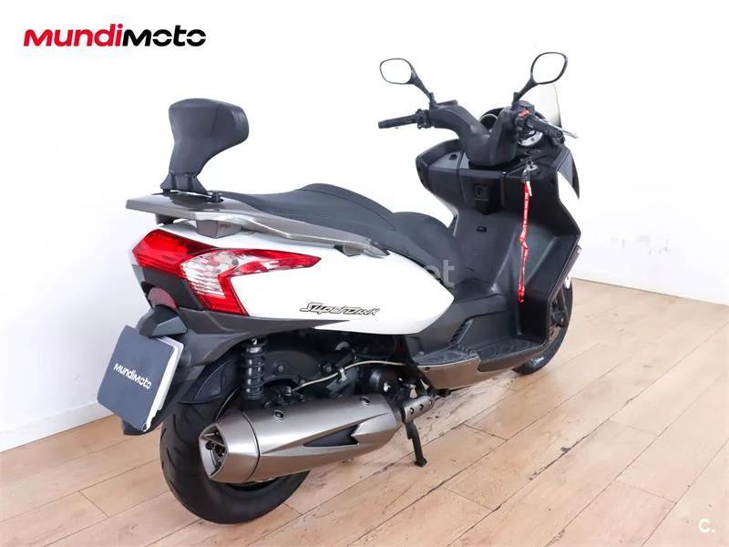 Kymco Super Dink 300 – Vista 3