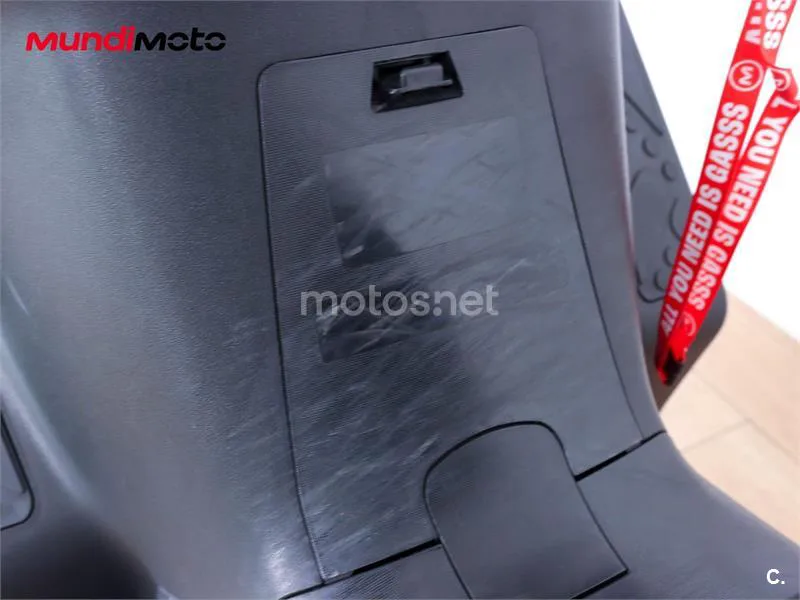 Kymco Super Dink 300 – Vista 22