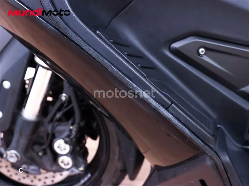 Yamaha TMAX 530 – Vista 16