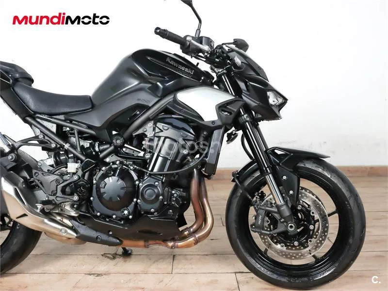 Kawasaki Z900 – Vista 13